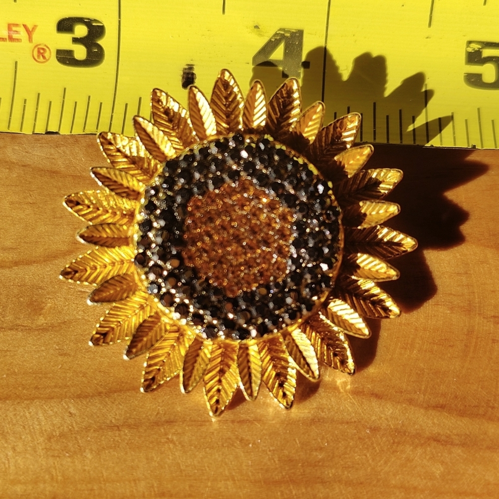 Sunflower brooch